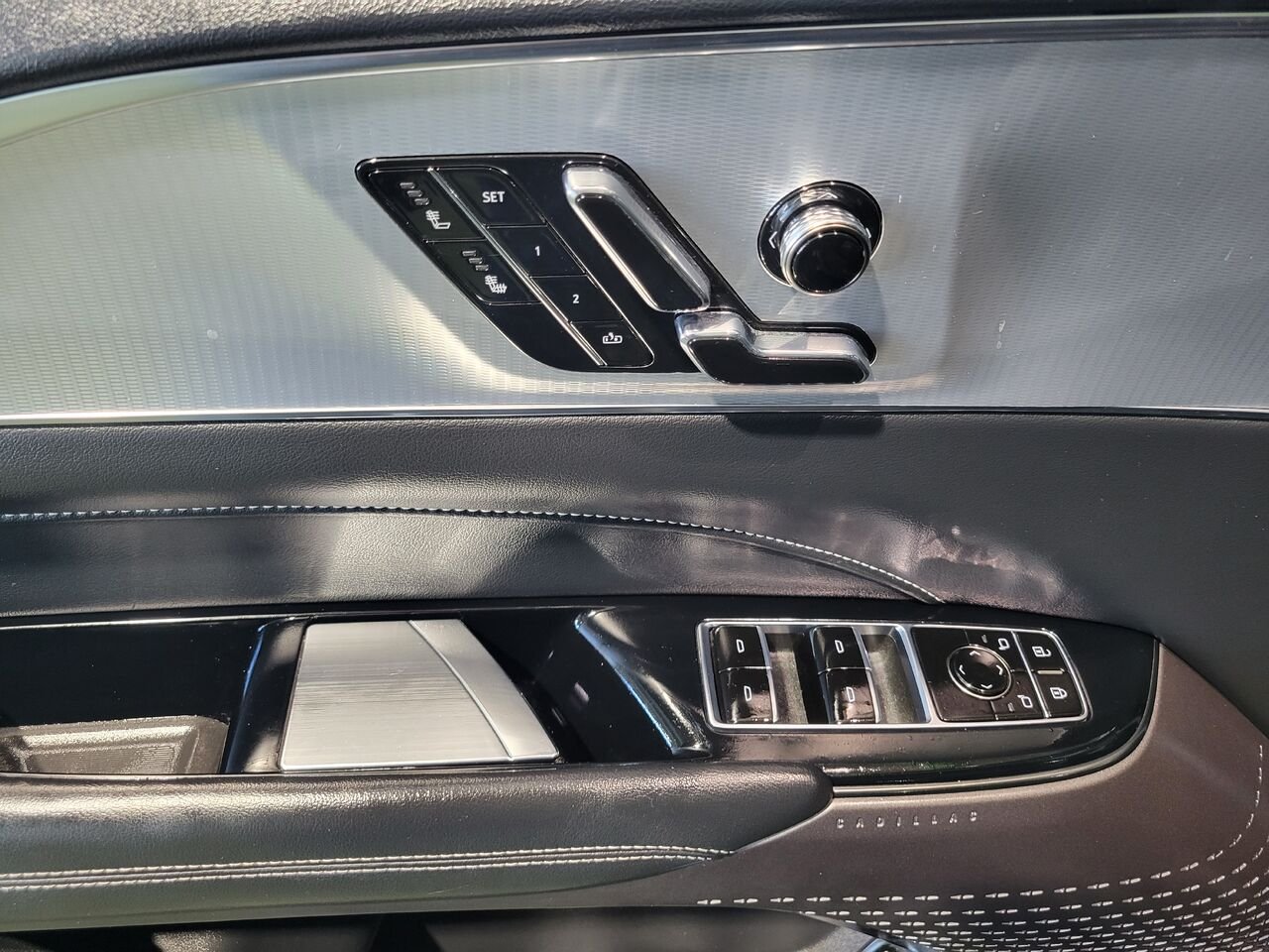 2024 Cadillac LYRIQ Black  - photo #15