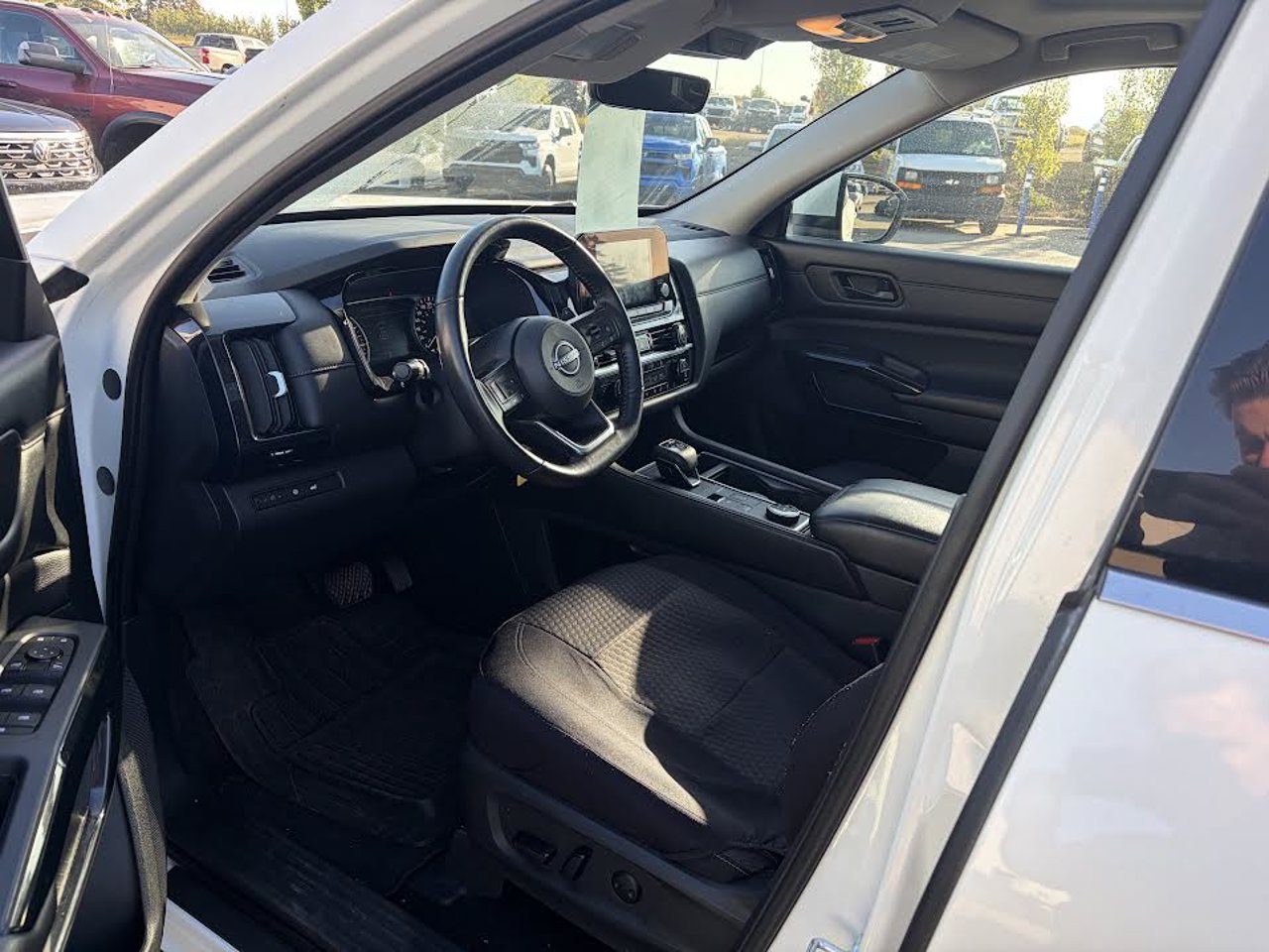 2024 Nissan Pathfinder SV 4WD White Sherwood Park - photo #6