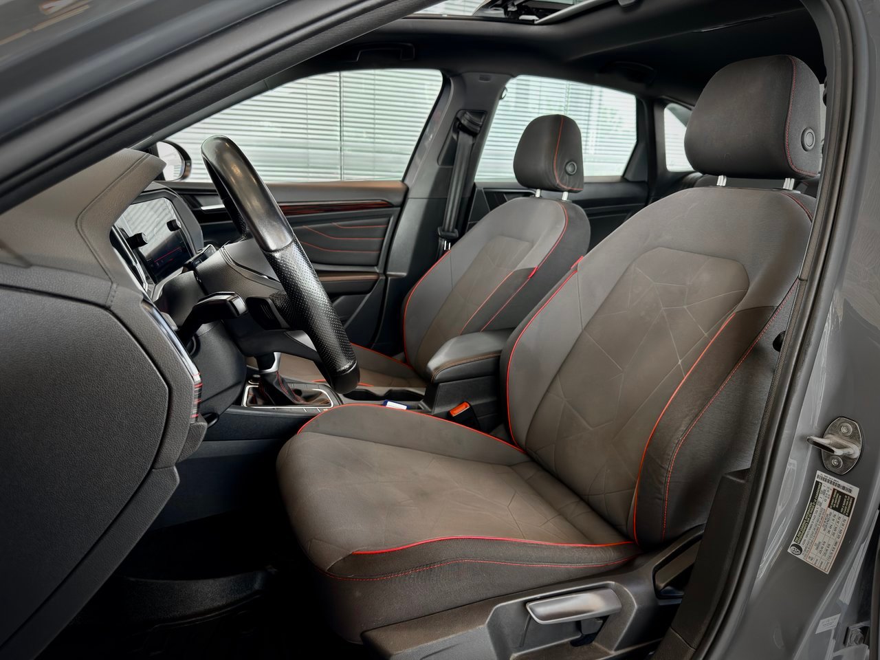 Volkswagen Jetta GLI 2024 Gris Notre-Dame-des-Prairies - photo #15