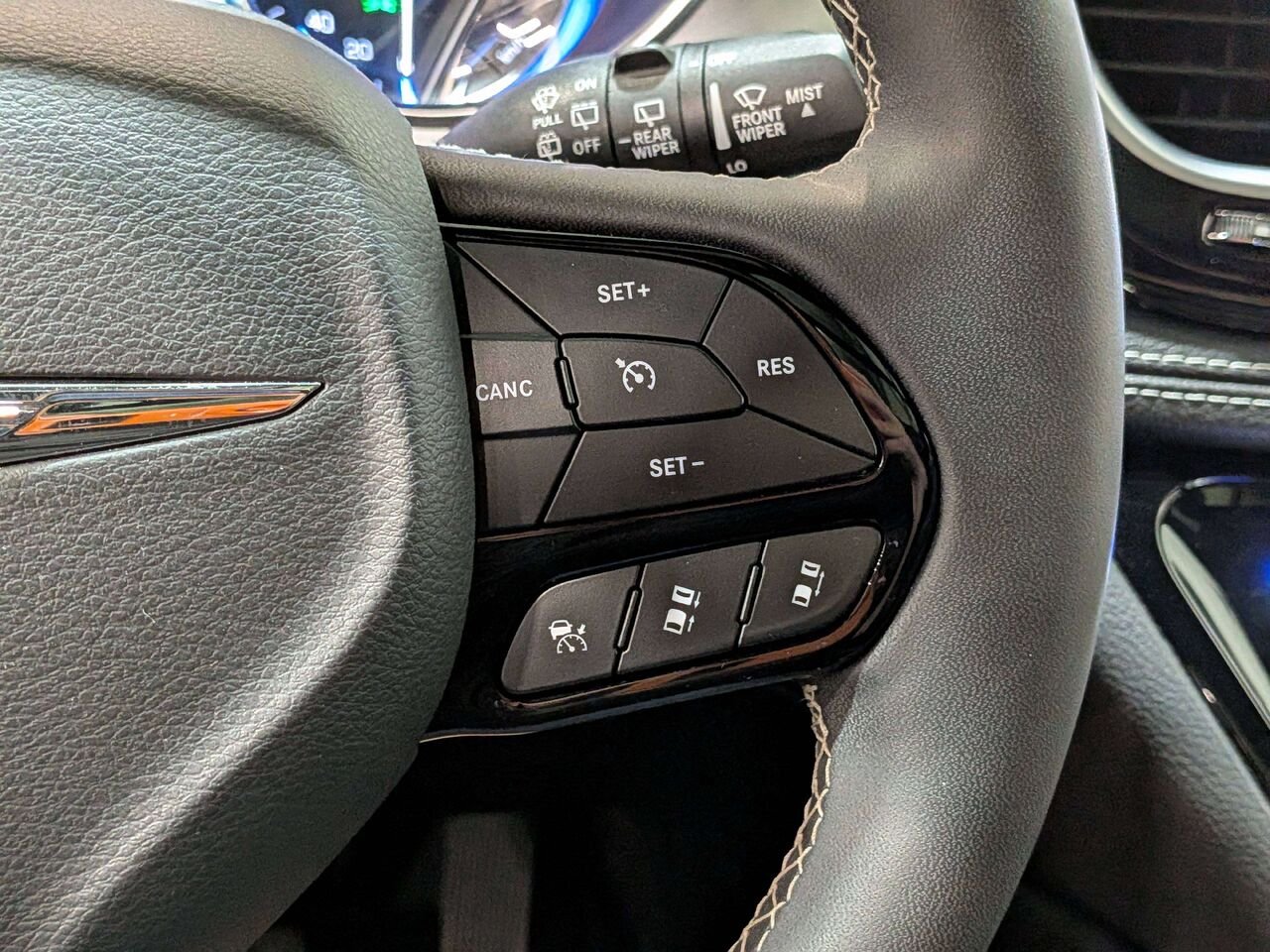2025 Chrysler Pacifica Limited FWD White Val-David - photo #19