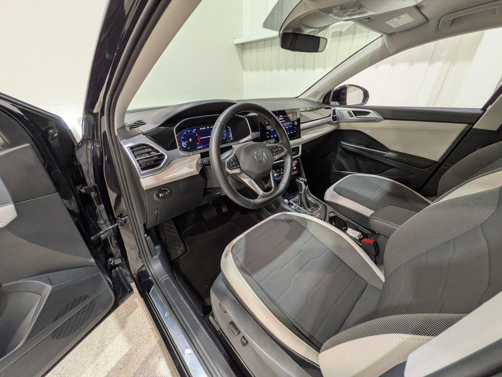 2025 Volkswagen Taos Comfortline 4MOTION Black Val-David - photo #9