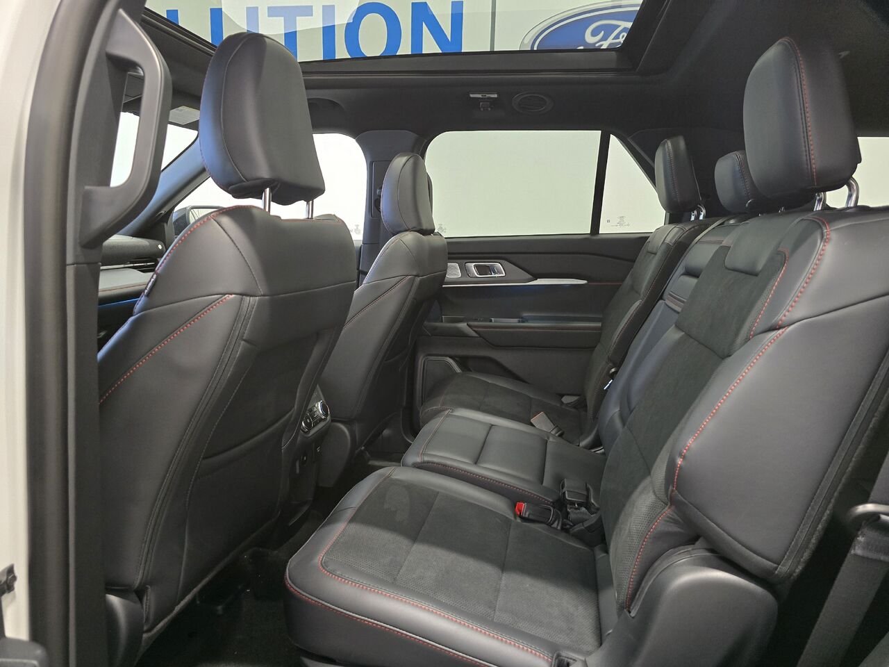 Ford Explorer 2026 Blanc astral métallisé trois couches Châteauguay - photo #5