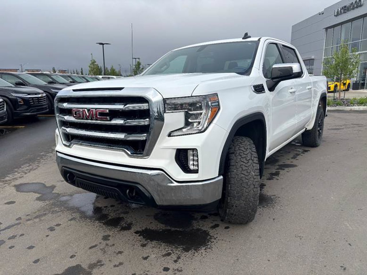 2019 GMC Sierra 1500 4WD Crew Cab 147 SLE White Sherwood Park - photo #2