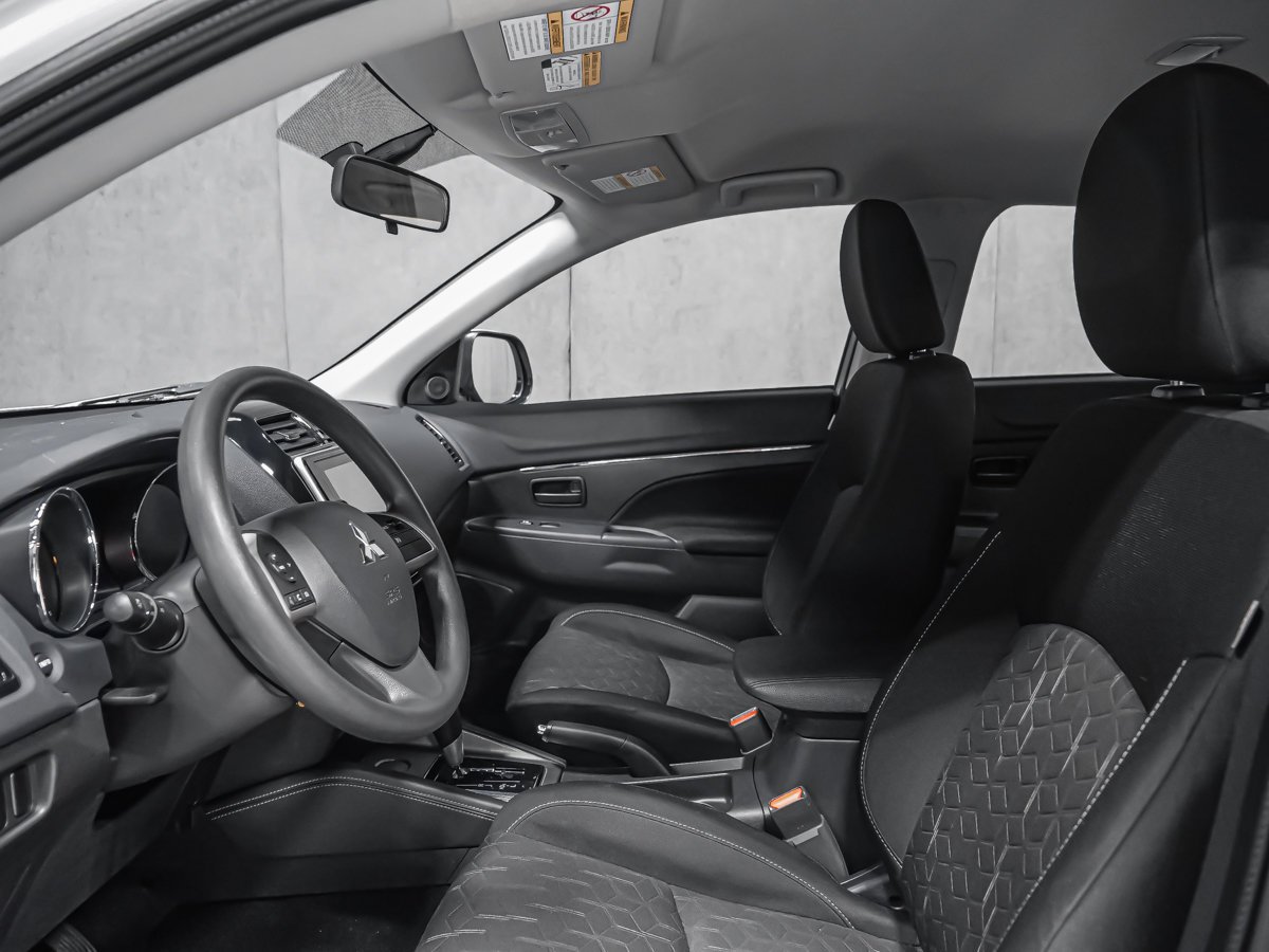 2025 Mitsubishi RVR ES White Montreal - photo #11