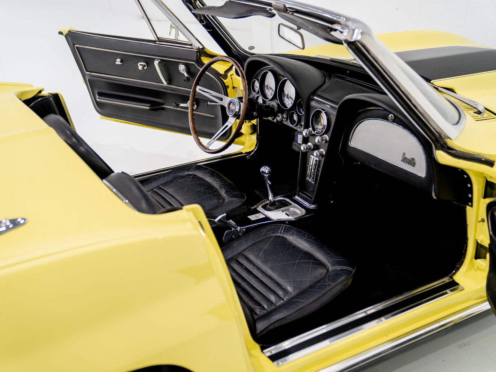 Chevrolet Corvette 1967 Jaune Montréal - photo #9