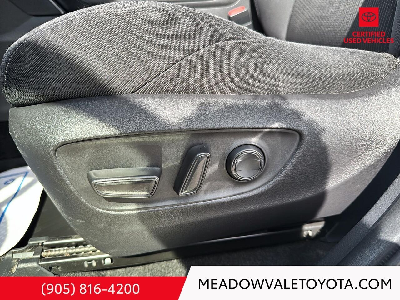 2021 Toyota Venza Hybird, New Tires , New Brakes in the front and back. Comes with Winter Tires and steel rims too! Grey Mississauga - photo #9