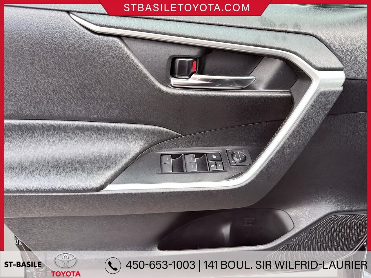 TOYOTA RAV4 Hybride 2022 Noir minuit métallisé Saint-Basile-le-Grand - photo #13