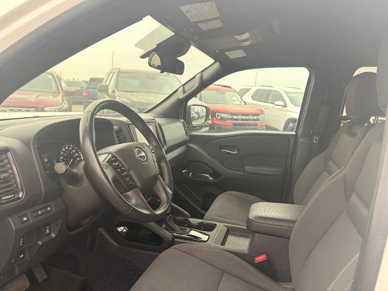 2023 Nissan Frontier Crew Cab SV Long Bed 4x4 White Sherwood Park - photo #5