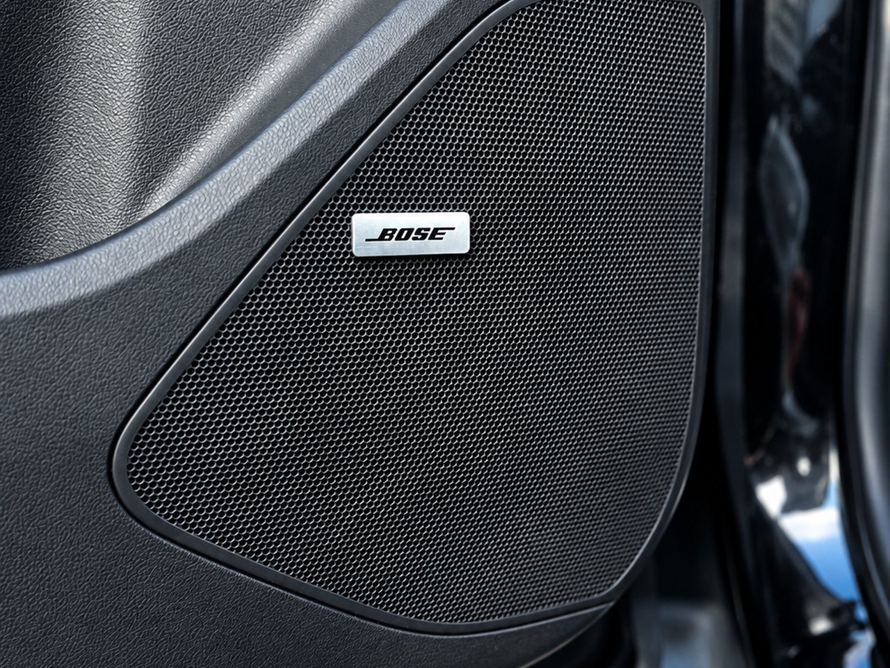 2022 Chevrolet Bolt EUV Premier Black Granby - photo #17