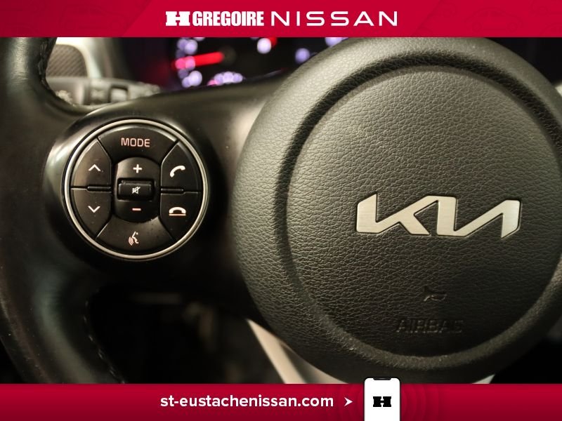 2022 Kia Soul White Laval - photo #17