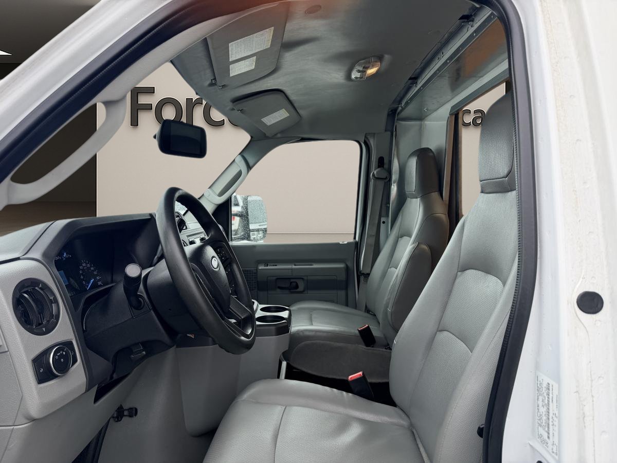 Ford E-450 2023 Blanc  - photo #2