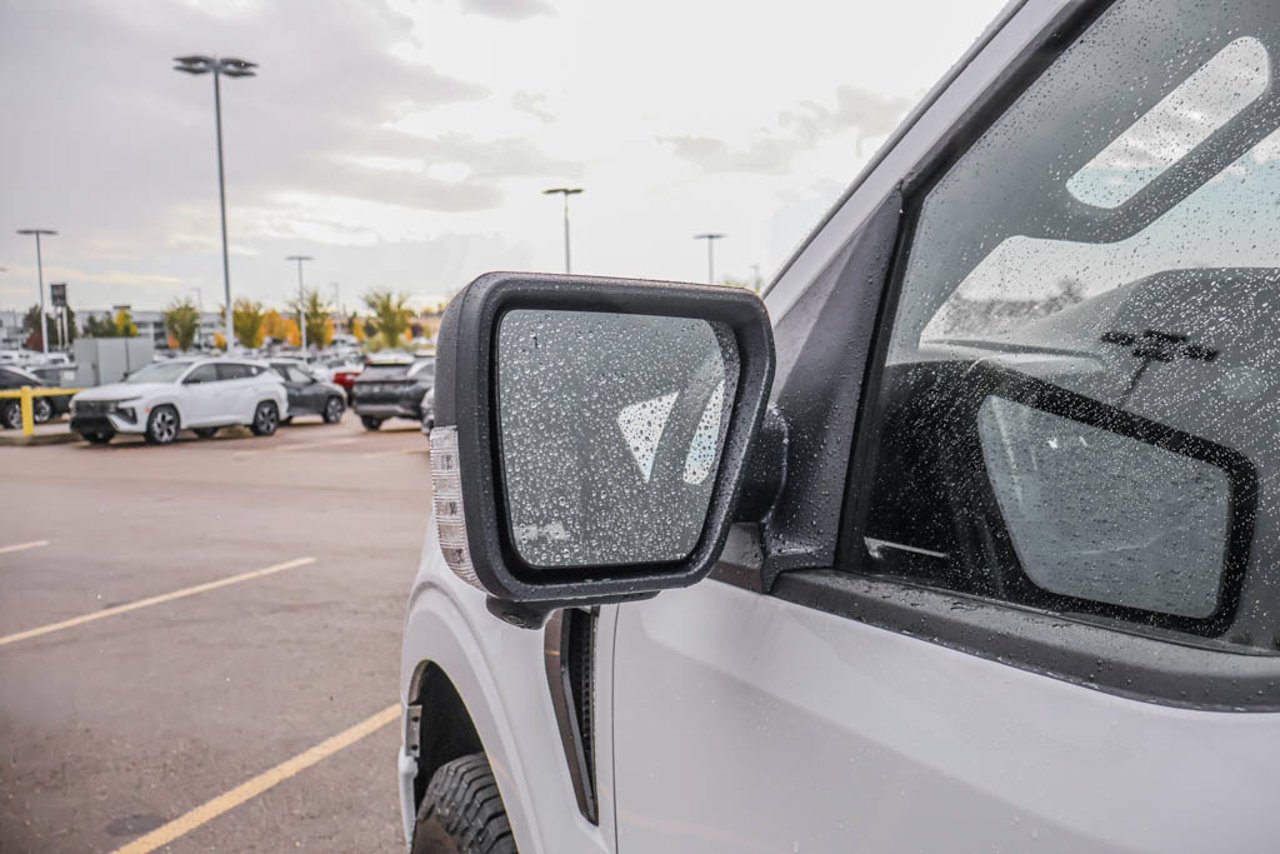2025 Ford F-150 XLT 4WD SuperCrew 5.5' Box White Sherwood Park - photo #13