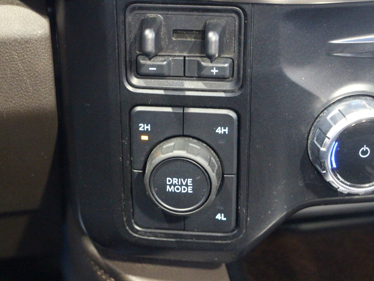 Ford Super Duty F-450 DRW King Ranch cabine 6 places 4RM caisse de 8 pi 2024 Blanc Châteauguay - photo #25