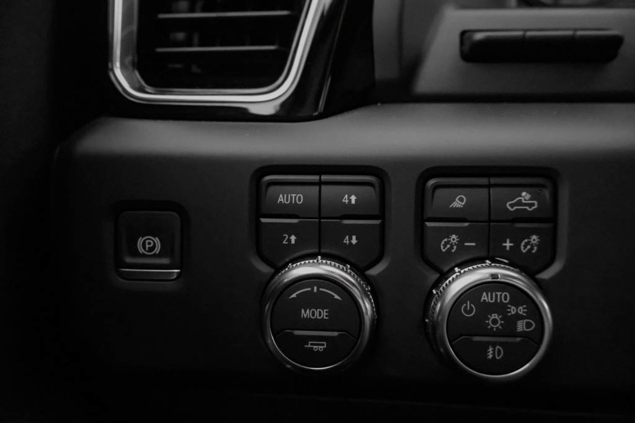 2025 GMC Sierra 1500 4WD Crew Cab 147 Denali White Sherwood Park - photo #18