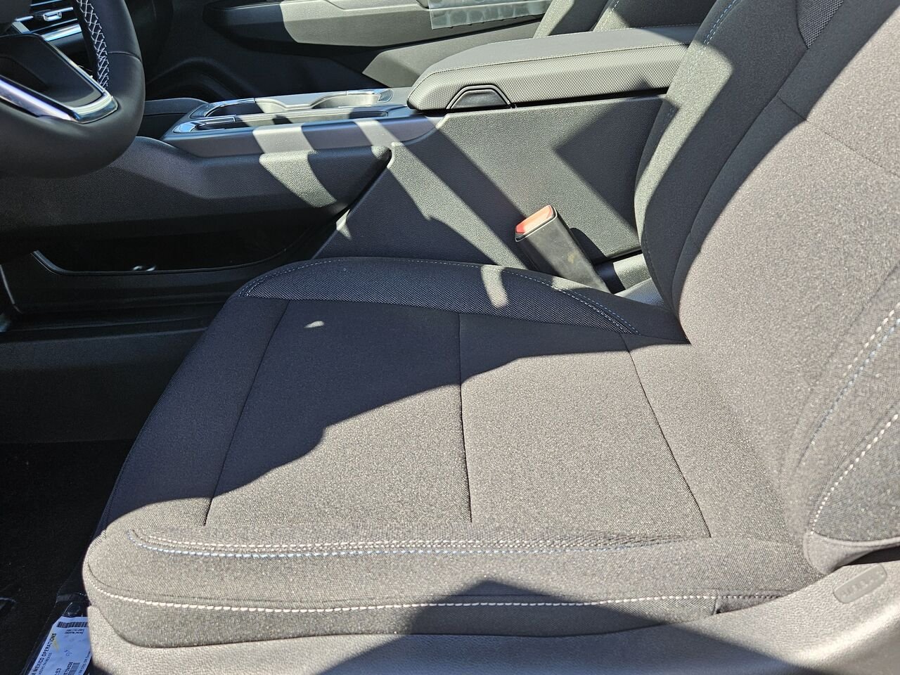 2027 Chevrolet Equinox EV LT1 4 portes avec PCY White Sands Thetford Mines - photo #11