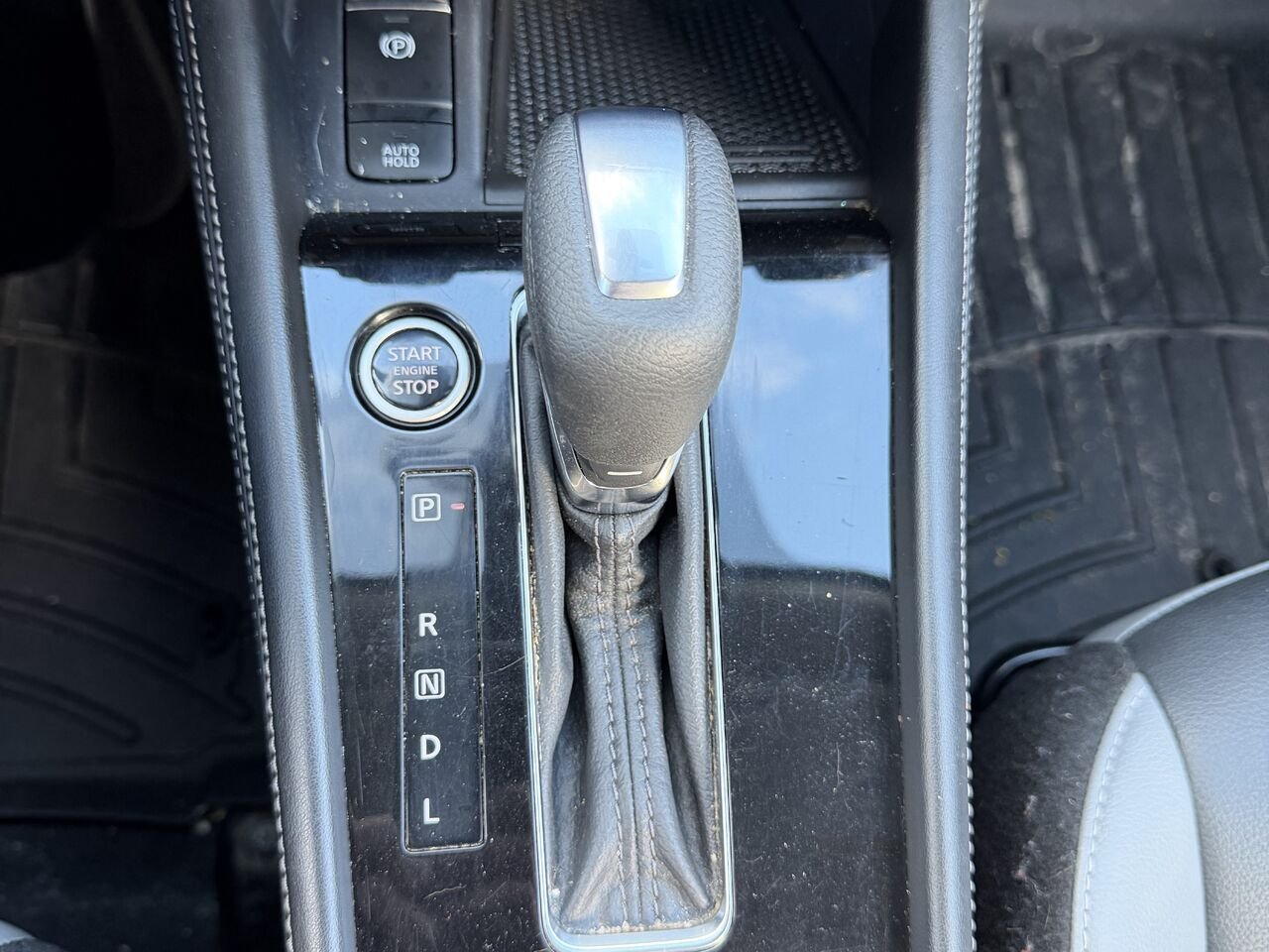 2023 Nissan Kicks SR PRIVILÈGE White Châteauguay - photo #20