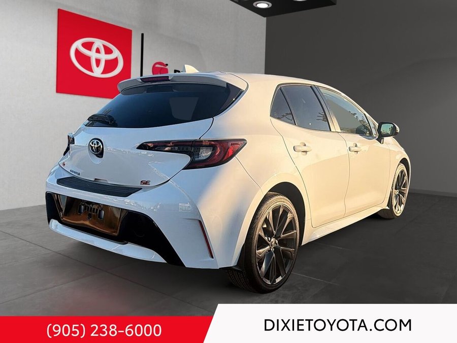 2023 Toyota Corolla Hatchback SE UPGRADE White