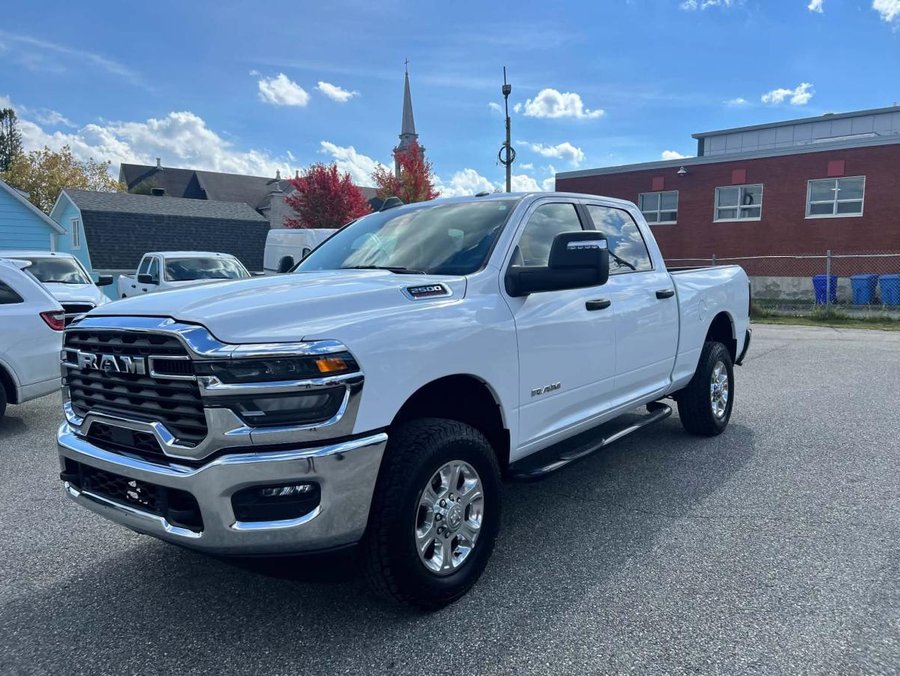 2025 RAM 2500 Big Horn cabine d'équipe 4x4 caisse de 6 pi 4 po White