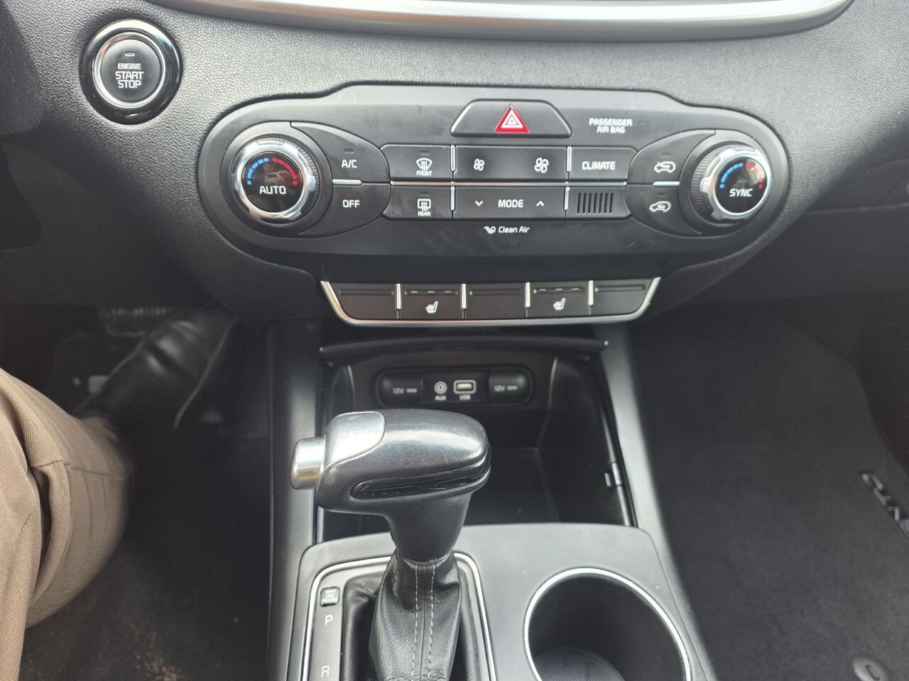 2018 Kia Sorento White  - photo #6