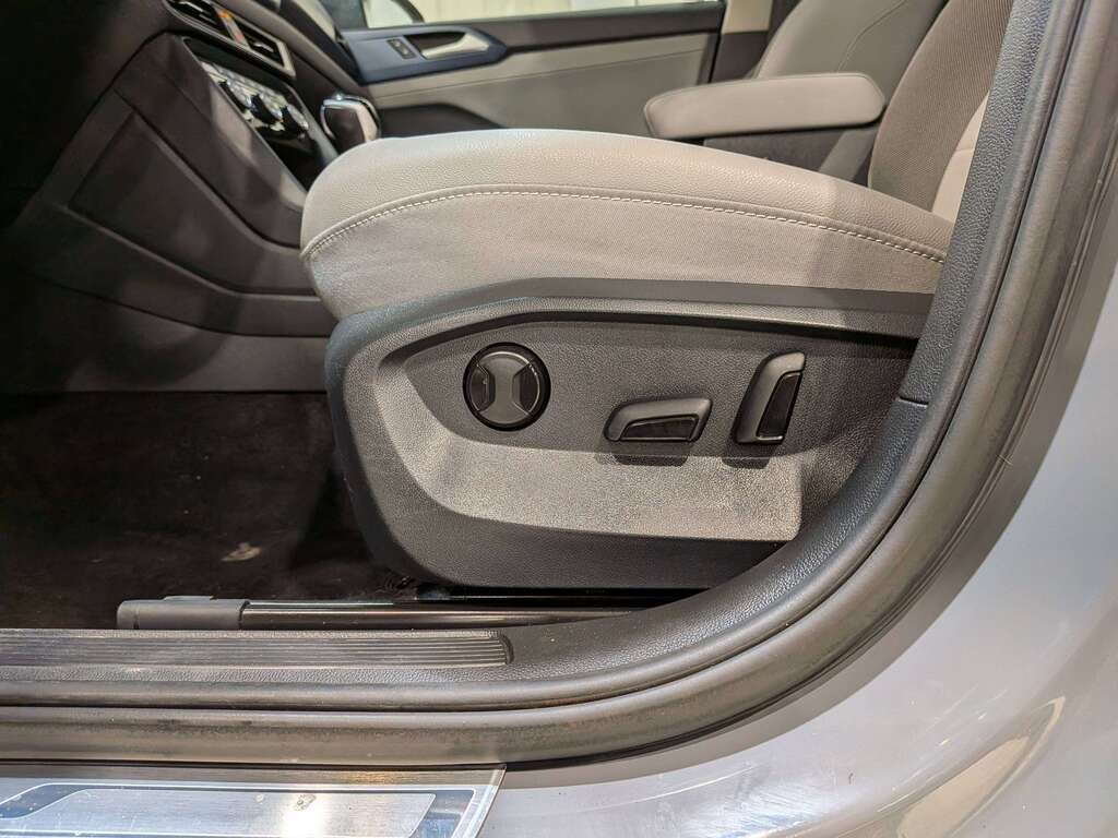 Volkswagen Taos Comfortline 4MOTION 2024 Gris Val-David - photo #35