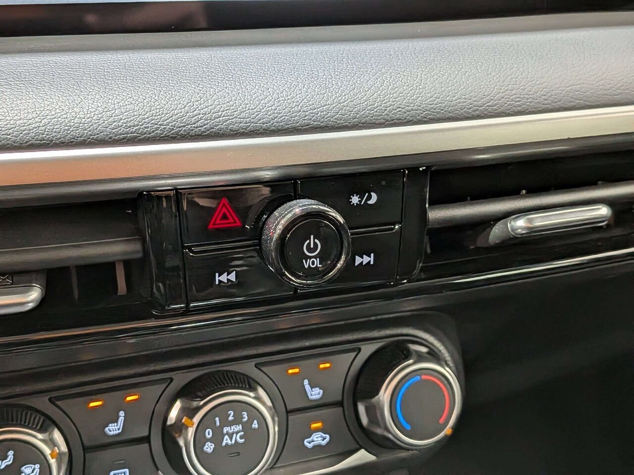 Nissan Kicks S AWD 2025 Gris Mirabel - photo #22