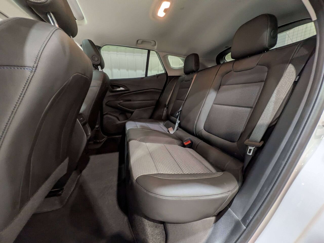 2025 Chevrolet Trax FWD 4dr LT White Val-David - photo #10