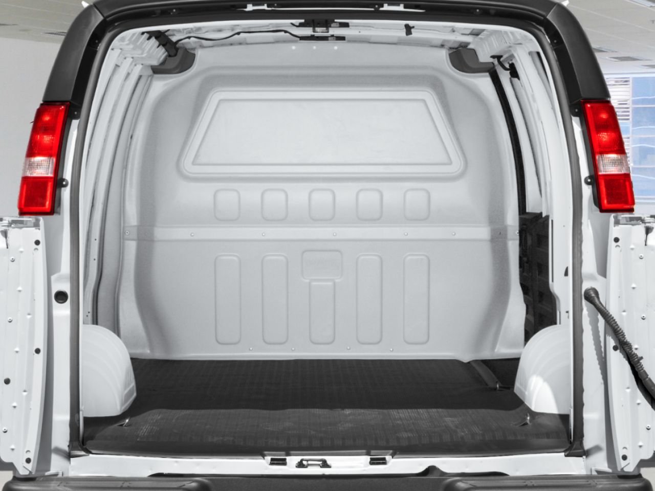 CHEVROLET Fourgonnette Express utilitaire EXPRESS CARGO 2500 REG WB (1WT) 2026 Blanc sommet Mont-Laurier - photo #8