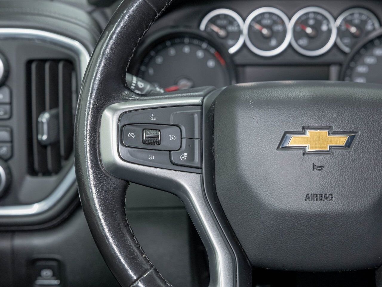 Chevrolet Silverado 1500 LT V8 4X4 *GR. REMORQ MAX* SIEGES CHAUFF *CARPLAY 2020 Blanc Saint-Jérôme - photo #14