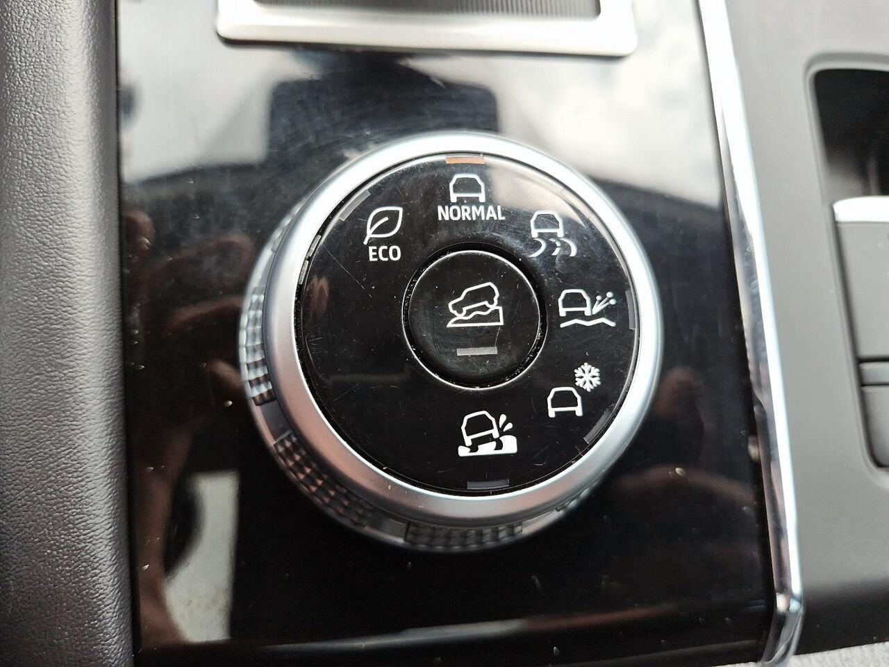 2023 Mitsubishi Outlander White Saint-Jérôme - photo #15