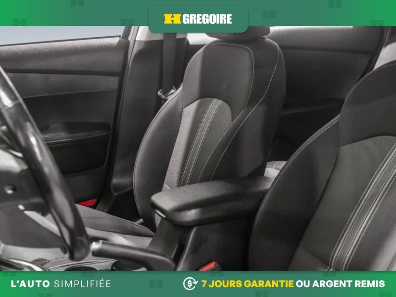 2022 Kia Forte Silver Blainville - photo #13