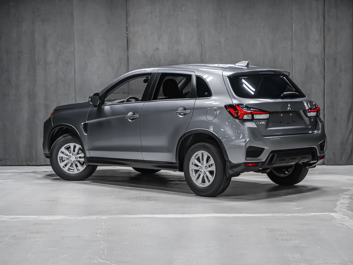 2027 Mitsubishi RVR SE Titanium Grey Montreal - photo #4