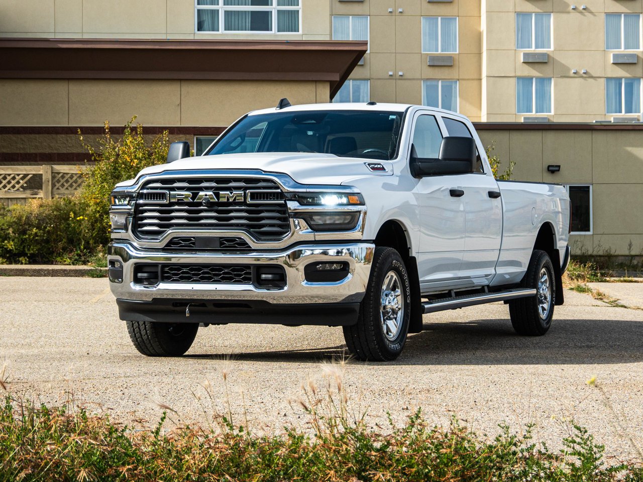 2025 Ram 2500 Tradesman 4x4 Crew Cab 8' Box White Sherwood Park - photo #3