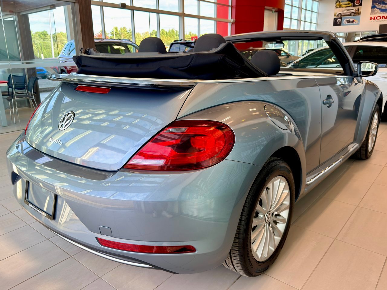 2019 Volkswagen Beetle Convertible Blue Notre-Dame-des-Prairies - photo #10