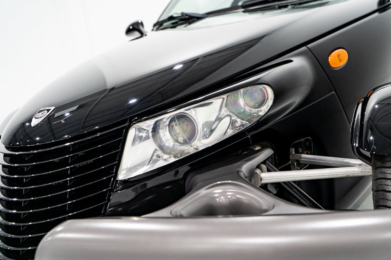 Plymouth Prowler Desirable Black Colour with only 7,611KM (4756mi) from new **PRICE IN USD** 1999 Noir Montréal - photo #54
