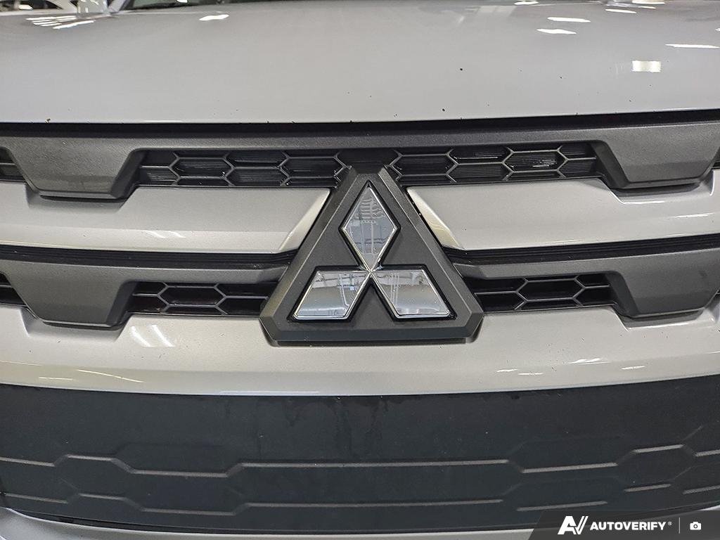 2025 Mitsubishi RVR 2602191A | ES White Edmonton - photo #8