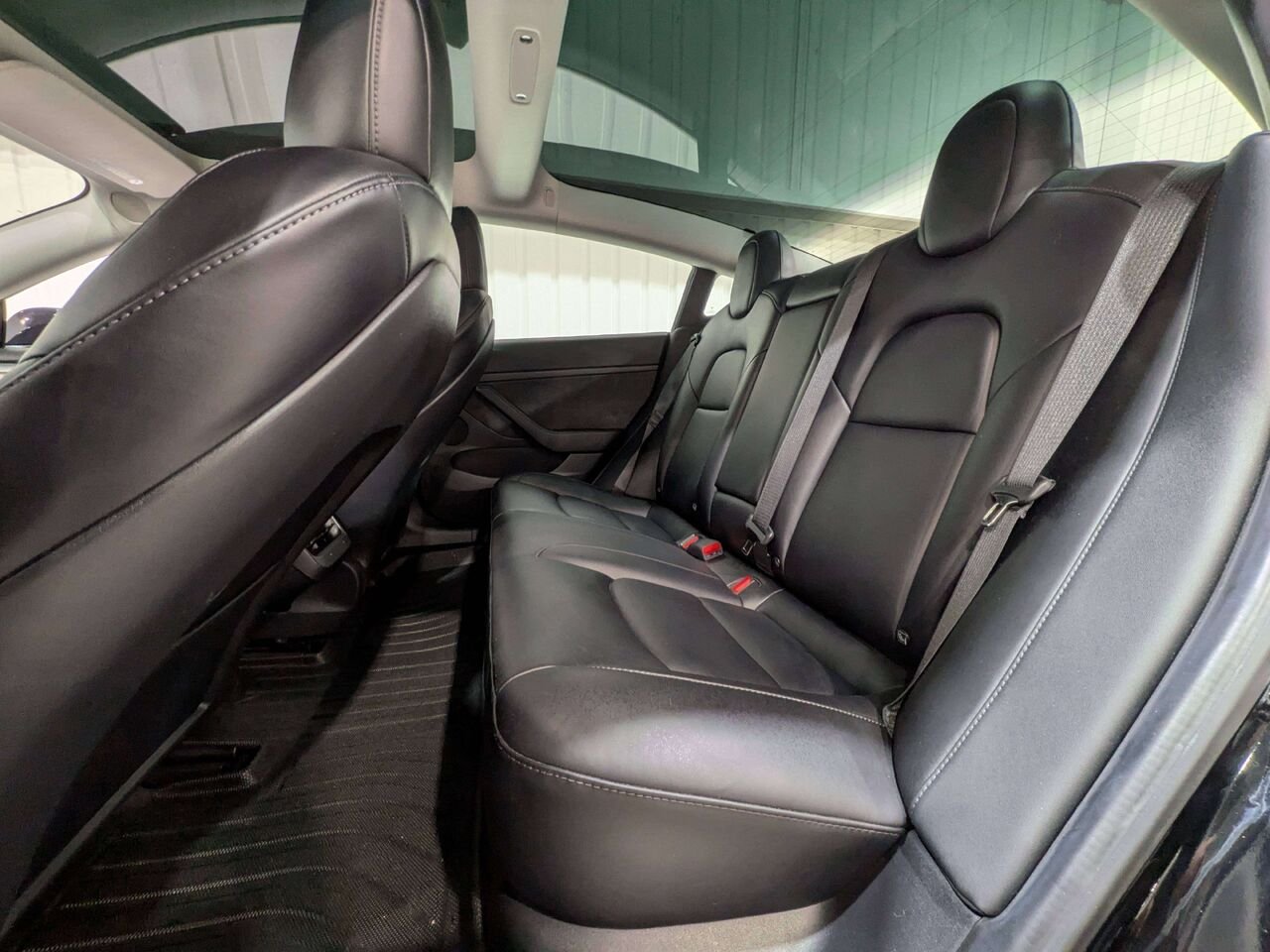 2022 Tesla Model 3 Standard Range RWD *Ltd Avail* Black Val-David - photo #11