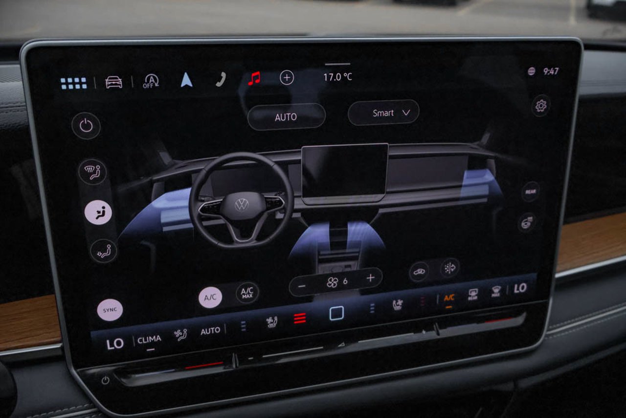 2026 Volkswagen Tiguan Highline Turbo R-Line 4MOTION Grey Sherwood Park - photo #27
