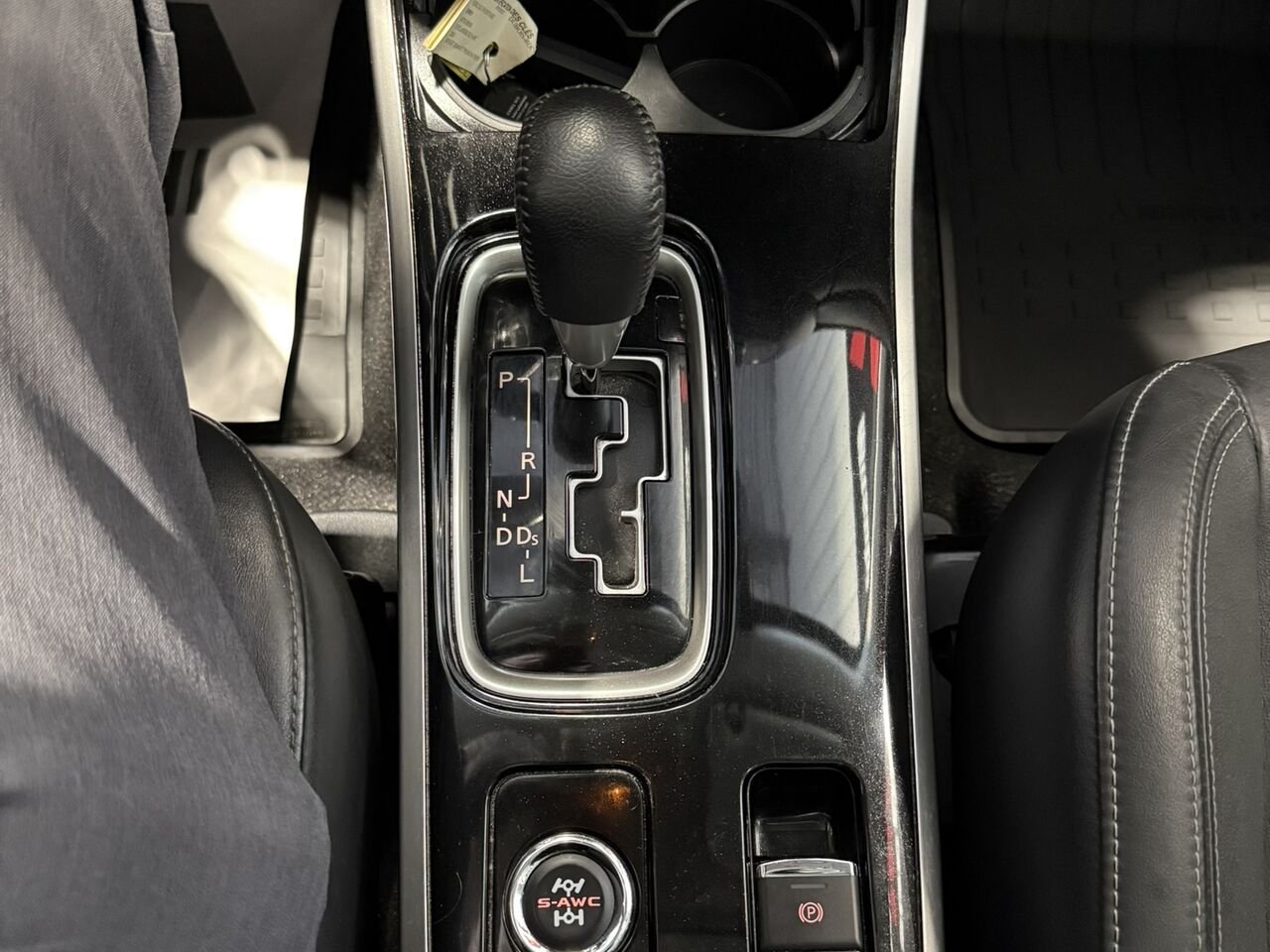 2020 Mitsubishi Outlander Red Rouyn-Noranda - photo #16