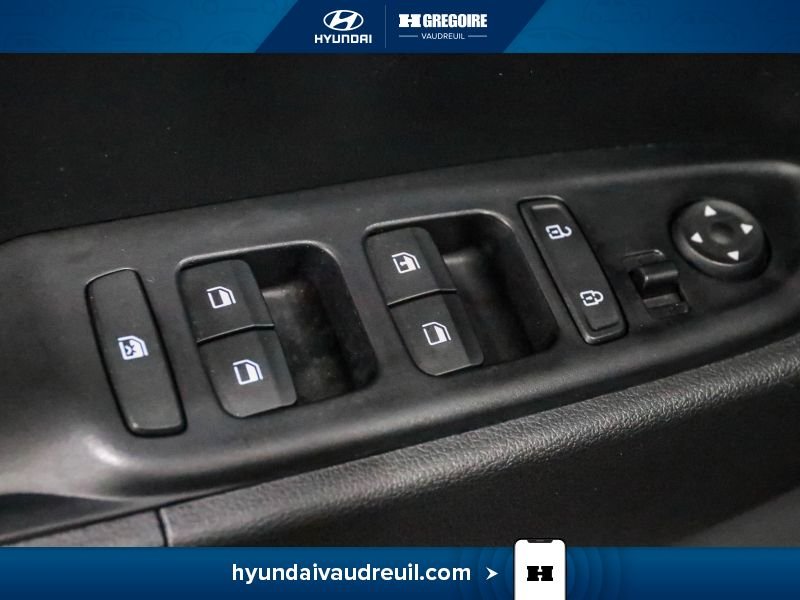Hyundai Venue 2023 Noir Laval - photo #16