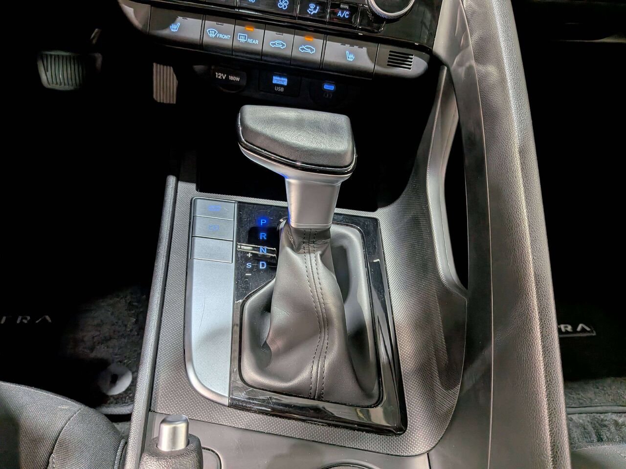 2025 Hyundai Elantra Preferred IVT w/Tech Pkg White Val-David - photo #27