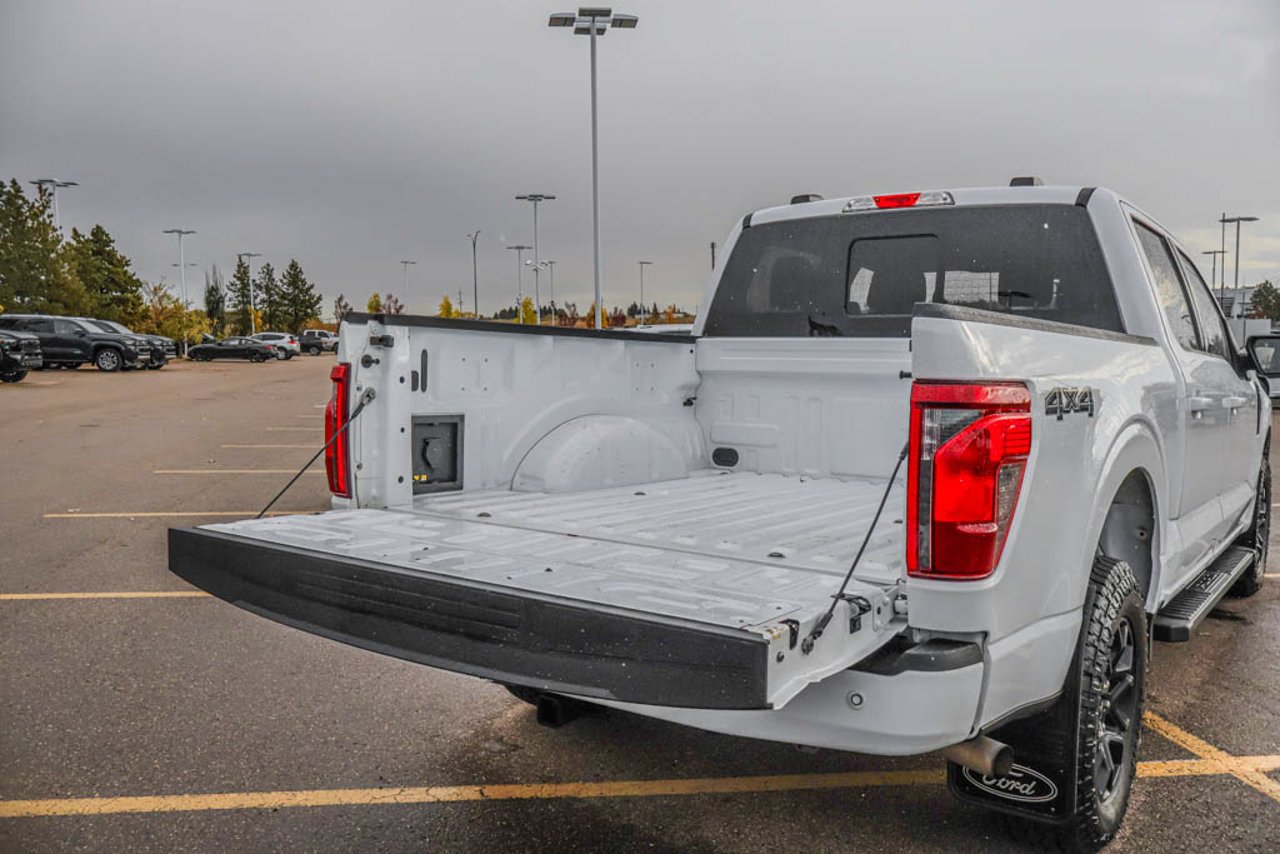 2025 Ford F-150 XLT 4WD SuperCrew 5.5' Box White Sherwood Park - photo #7