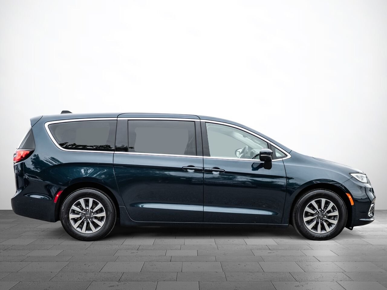 2023 Chrysler Pacifica Hybrid Blue Sainte-Julienne - photo #3