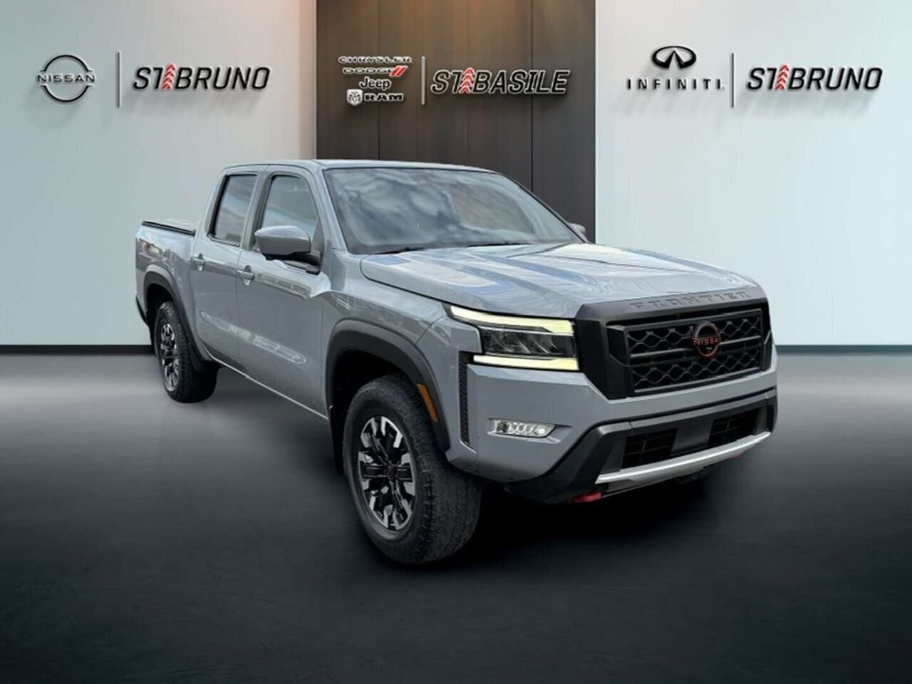 Nissan Frontier 2023 Gris Saint-Basile-le-Grand - photo #2