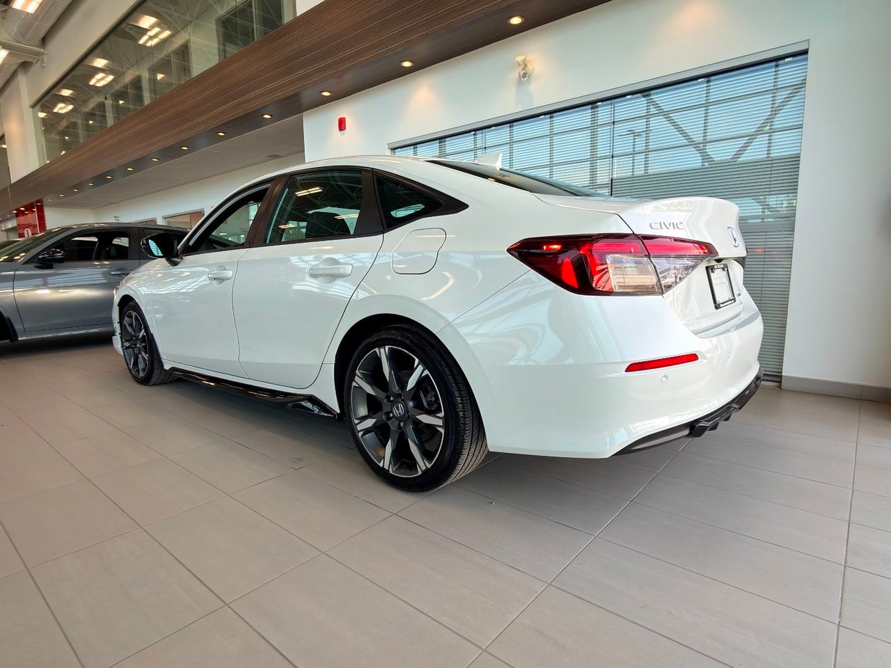 2025 Honda Civic Sedan Hybrid White Notre-Dame-des-Prairies - photo #9