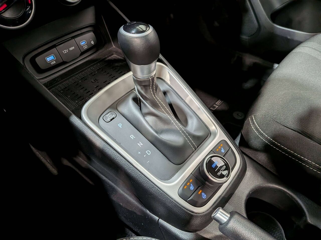 2026 Hyundai Venue Preferred IVT Black Val-David - photo #29