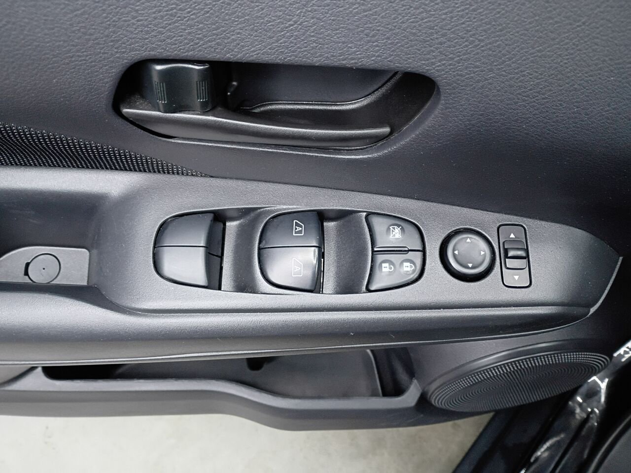 2021 Nissan Kicks Black Blainville - photo #18