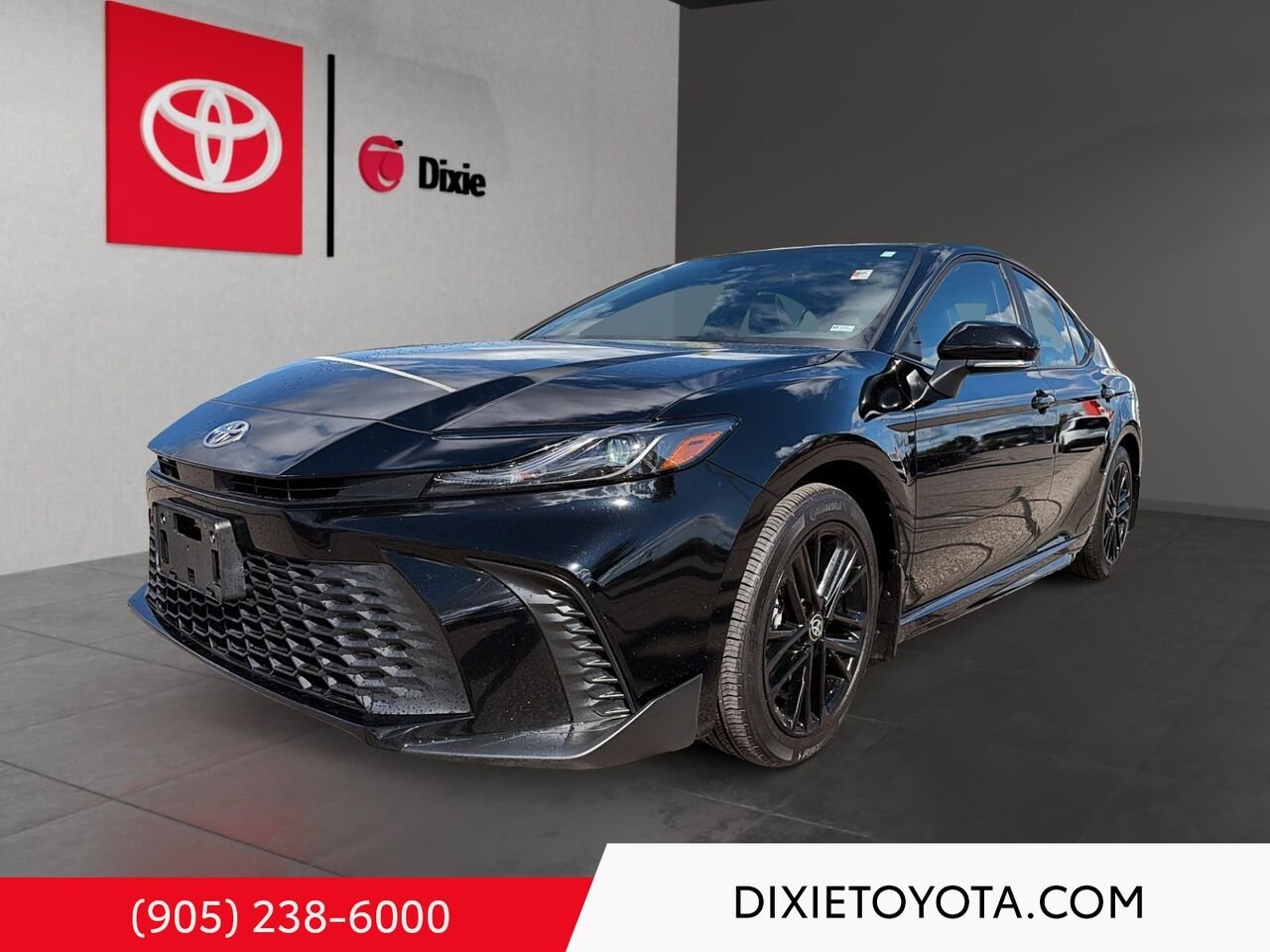 2025 Toyota Camry HYBRID SE UPGRADE AWD / CLEAN CARFAX / HEATED SEATS / MOONROOF / CARPLAY AND ANDROID AUTO Black Mississauga - photo #0