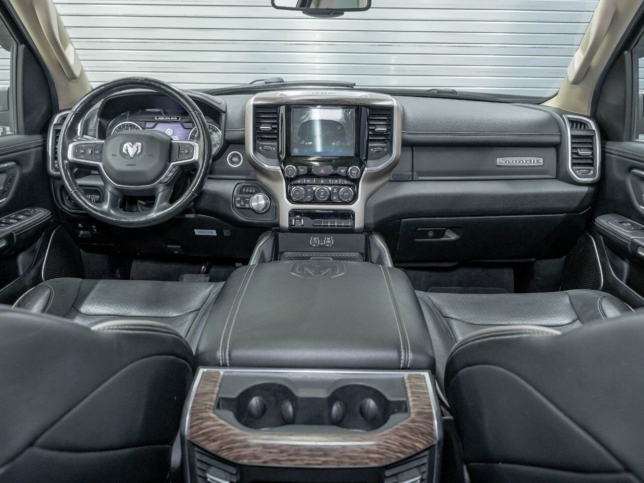 2020 Ram 1500 LARAMIE CREW 4X4 V8 *TOIT* NAV CUIR SIÈGES VENTIL Granite Crystal Saint-Jérôme - photo #13