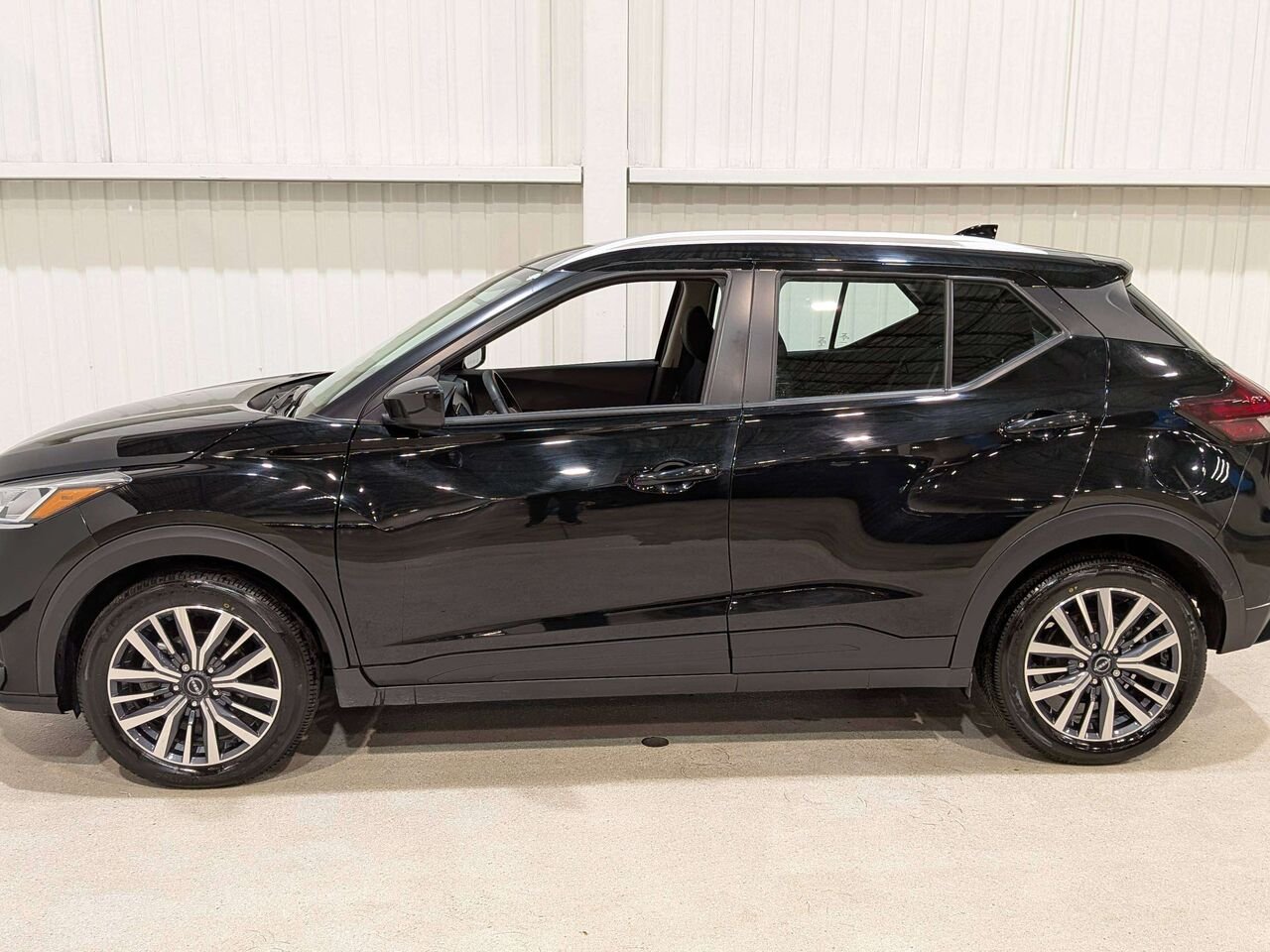 2025 Nissan Kicks Play SV FWD Black Val-David - photo #4