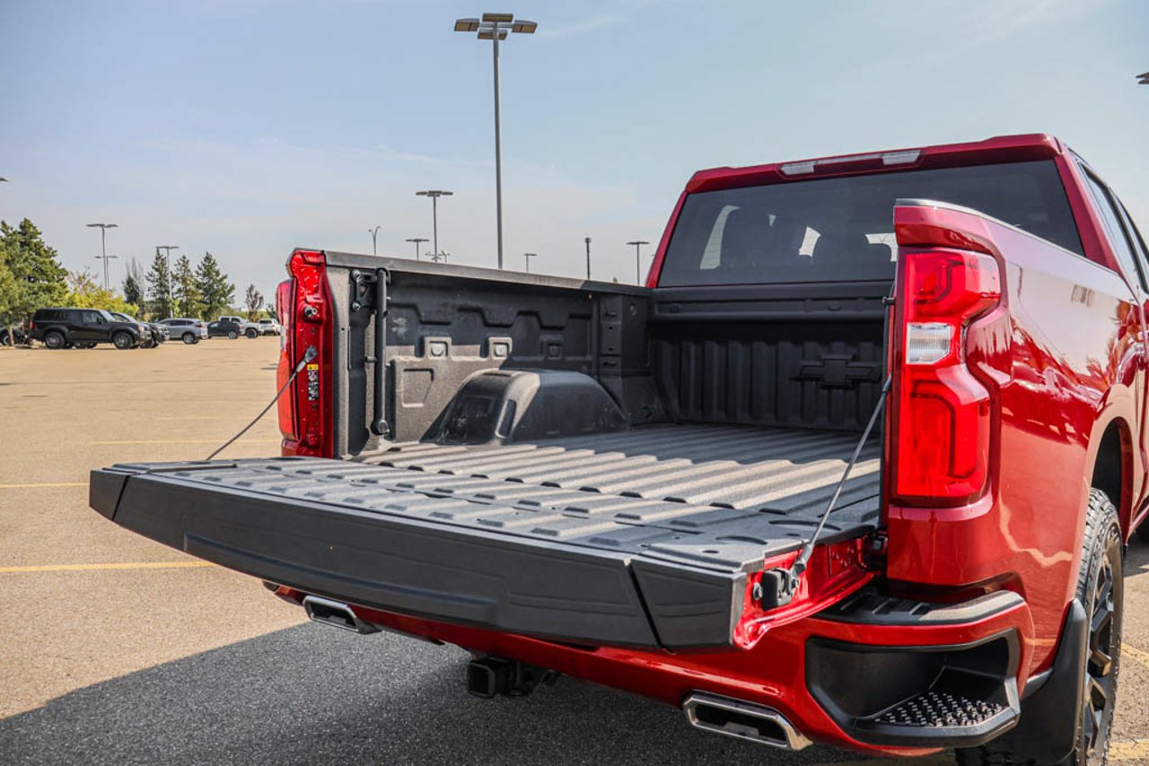 2024 Chevrolet Silverado 1500 4WD Crew Cab 147 RST Red Sherwood Park - photo #7